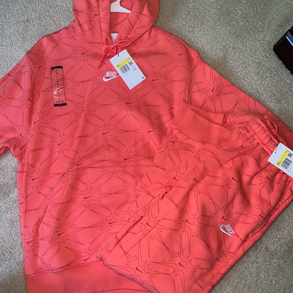 Women’s Nike sweat suit. BNWT
Size small for hoodie and pants - Picture 1 of 1